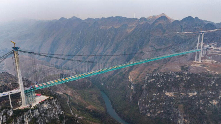 a-china-se-prepara-para-inaugurar-a-ponte-mais-alta-do-mundo,-625-metros-de-altura