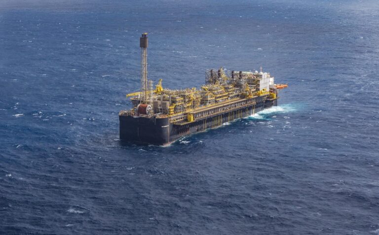 o-incendio-da-plataforma-de-petrobras-causou-32-hospitalizacoes;-4-pessoas-estao-na-uti,-diz-union