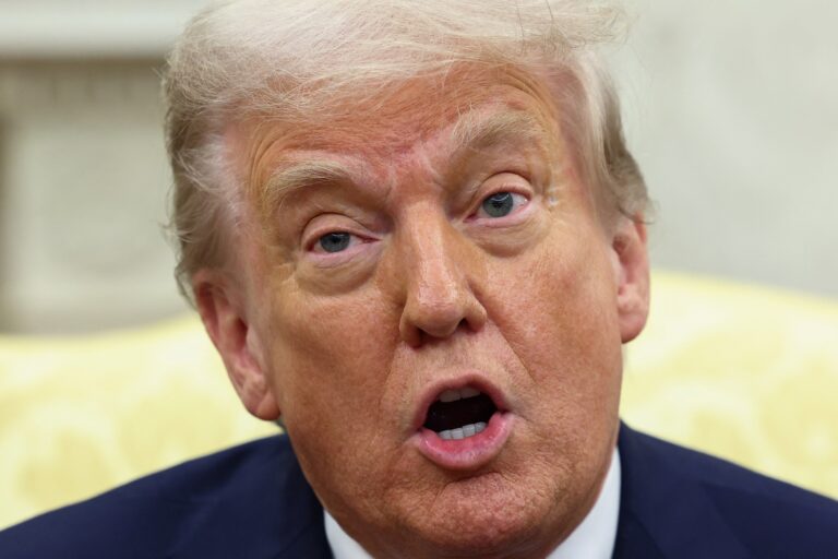 pesquisas-mostram-que-a-aprovacao-de-trump-derreteu-em-100-dias