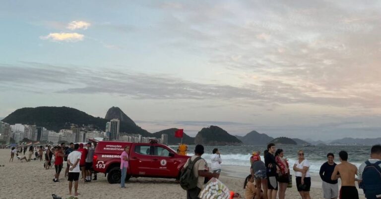 jovem-alguns-no-copacabana-sea-hours-antes-do-concerto-de-lady-gaga-|-ver-pessoas