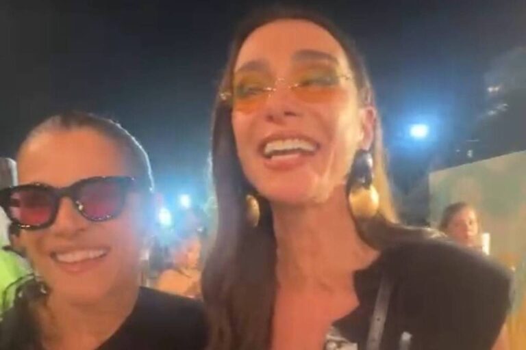 ingrid-guimaraes-e-monica-martelli,-em-um-show-de-lady-gaga,-anunciam-um-novo-filme