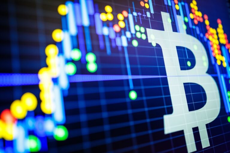 bitcoin-esta-se-recuperando-e-transporta-us-$-105.000-caiu
