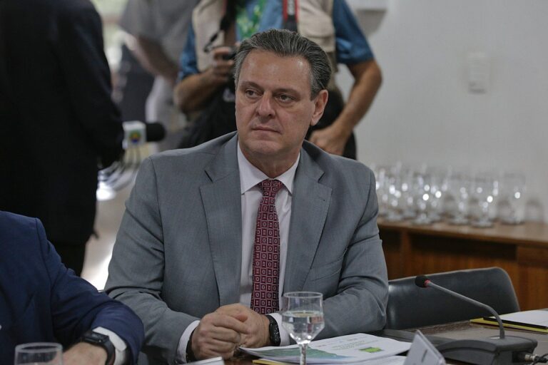pelo-menos-46-paises-fecham-o-mercado-para-frango-brasileiro,-informa-o-ministerio-da-agricultura
