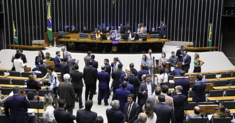 a-camara-aprova-a-urgencia-para-pl-que-proibe-o-desconto-automatico-no-inss