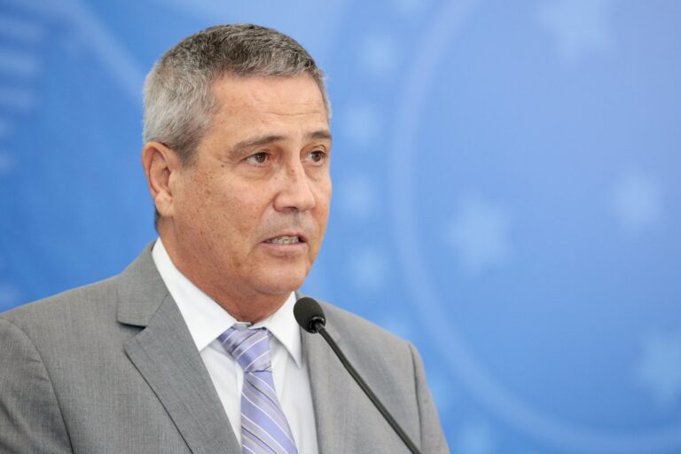 moraes-nega-a-solicitacao-de-defesa-e-mantem-a-prisao-de-braga-netto